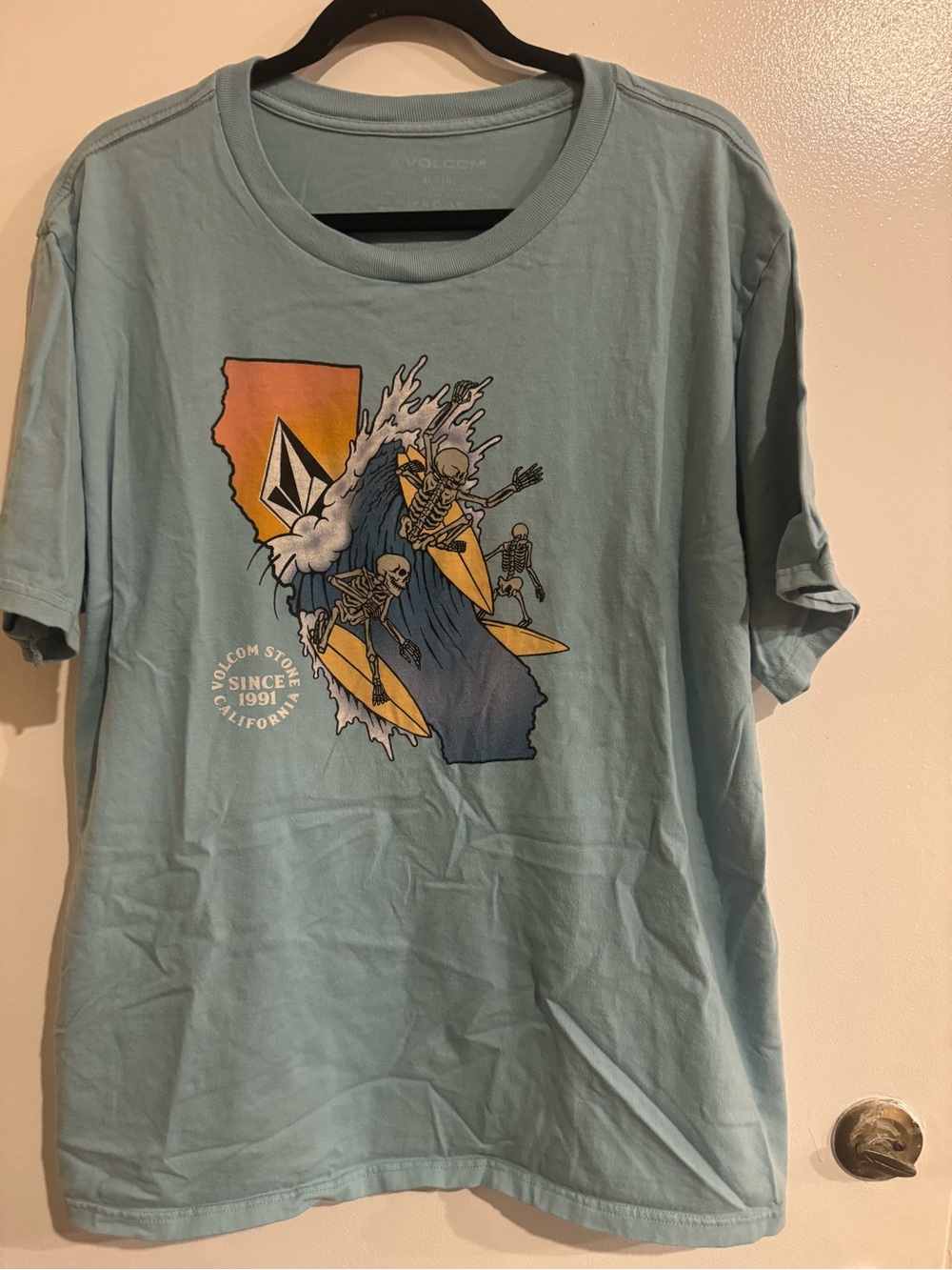 Volcom Men's Light Blue Graphic Surf T-Shirt